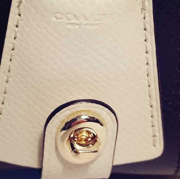 SOLD!!Authentic Vintage Coach Leather Shoulder Bag - Picture 3 of 8